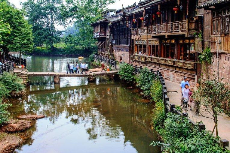 ​《繁花》宝总为何跟李李有夫妻之实，却跟汪小姐保持距离？